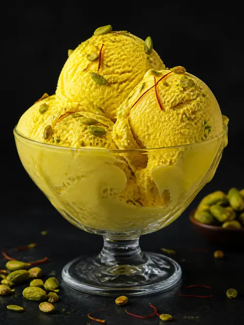 عکس تبلیغاتی بستنی زعفرانی